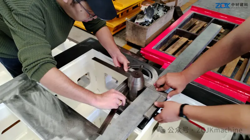 ZCJK قالب های سفارشی با دقت بالا را به مشتری سعودی تحویل می دهد